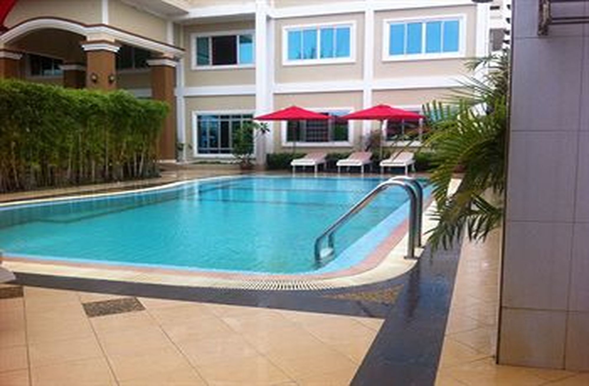 White Beach Hotel Сіануквіль Екстер'єр фото